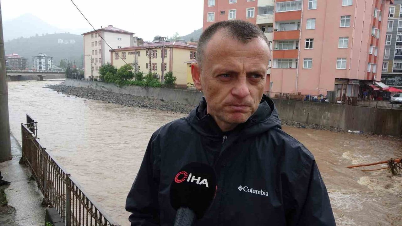 Keşap'ta selin ardından kayıp iki kişi için arama sürüyor