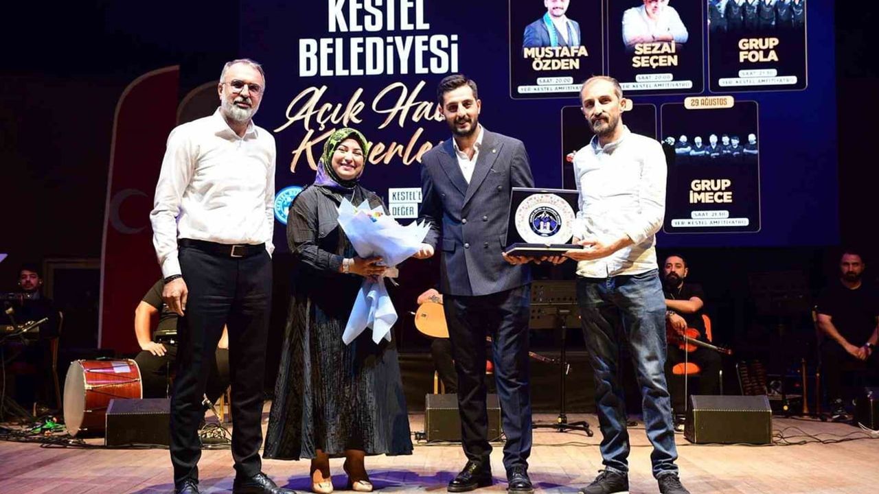 Kestel Amfi Tiyatro’da türkülerle dolu bir akşam: Mustafa Özden rüzgarı