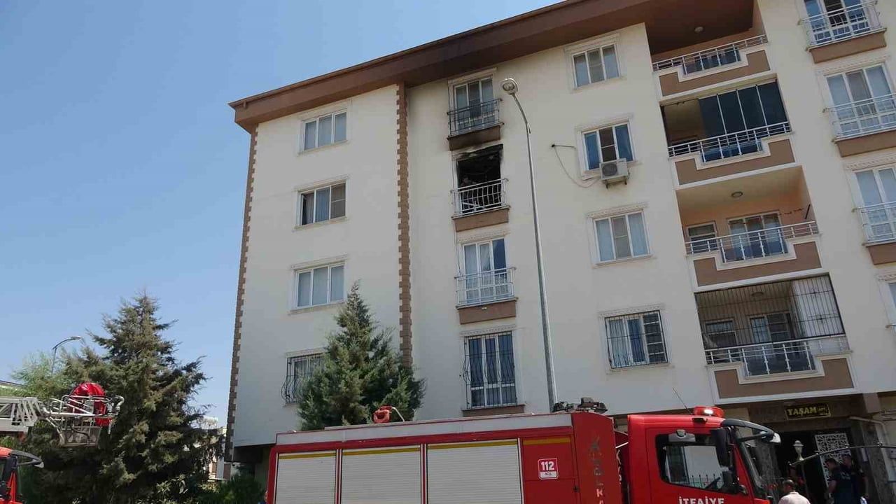 Kilis'te binada çıkan yangın kısa sürede kontrol altına alındı