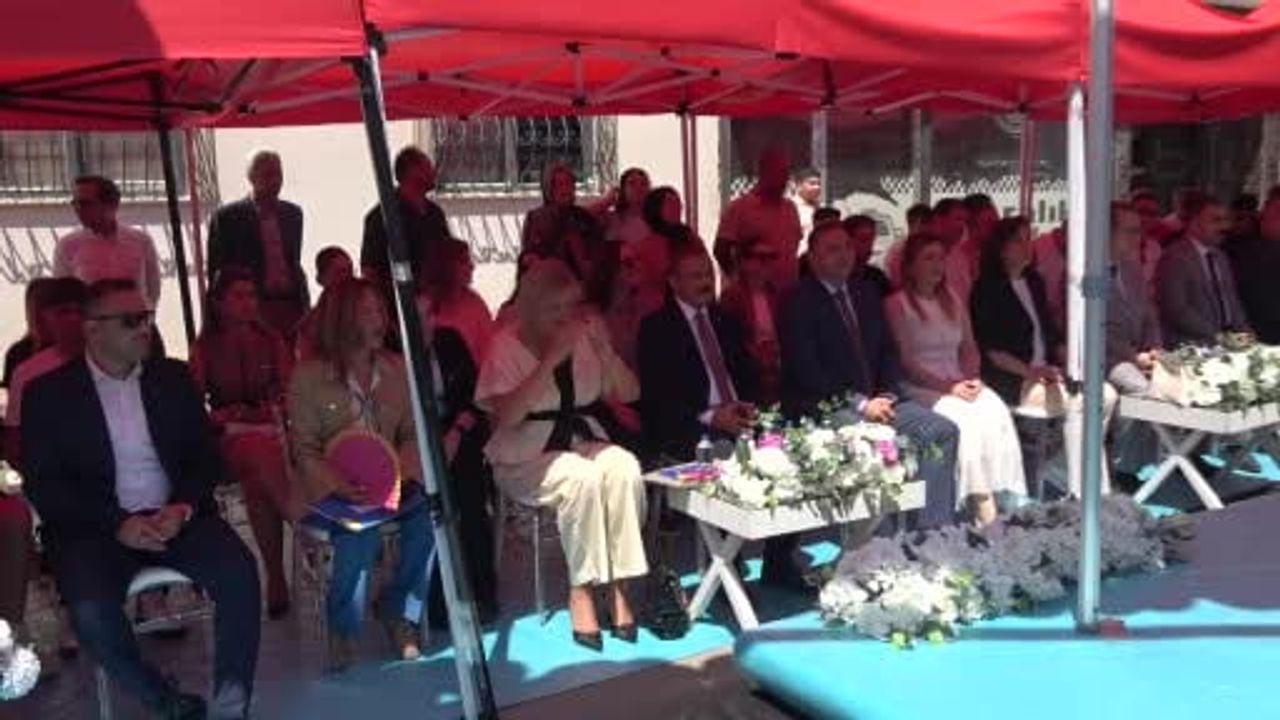 Kilis’te dijital gençlik merkezi açıldı; AB temsilcisi kurdeleyi 'bismillah' diyerek kesti