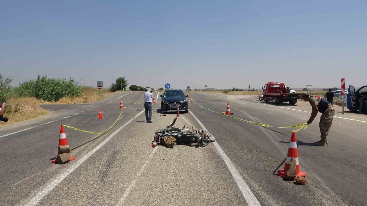 Kilis'te elbeyli kavşağında çarpışma: motosiklet sürücüsü yaşamını yitirdi