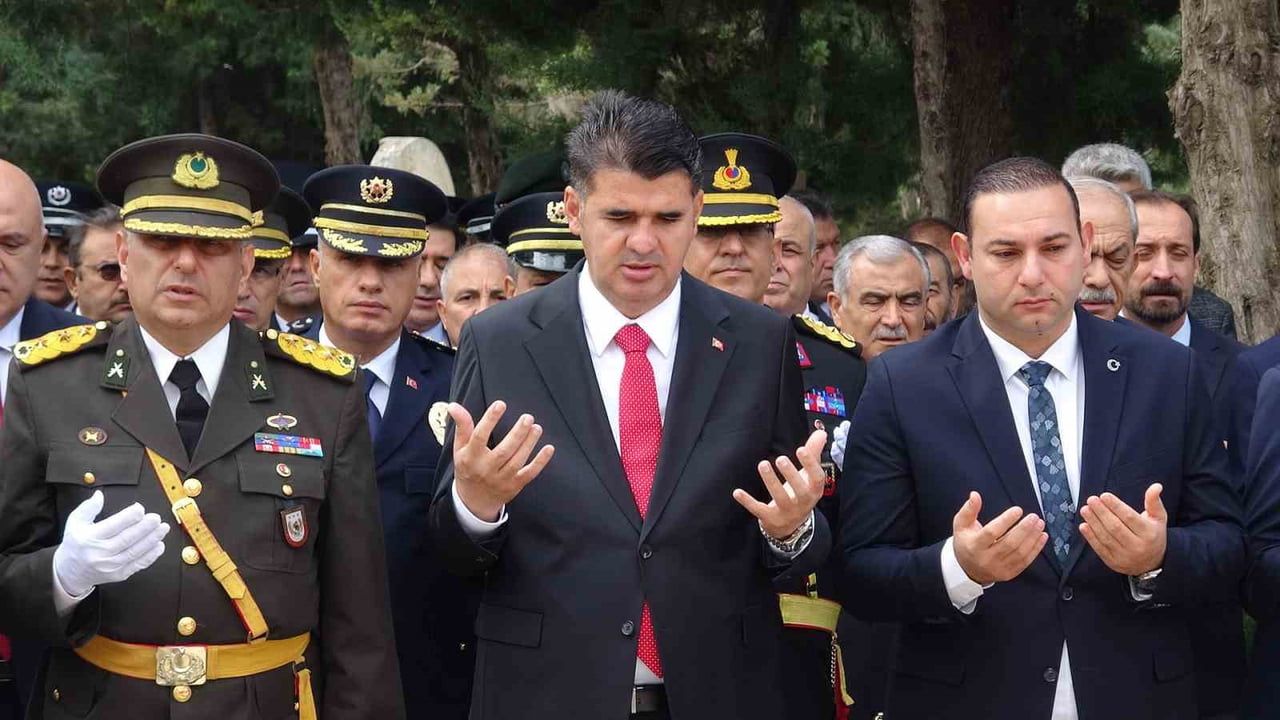 Kilis'te jandarmanın insan piramidi 30 ağustos coşkusunu taçlandırdı