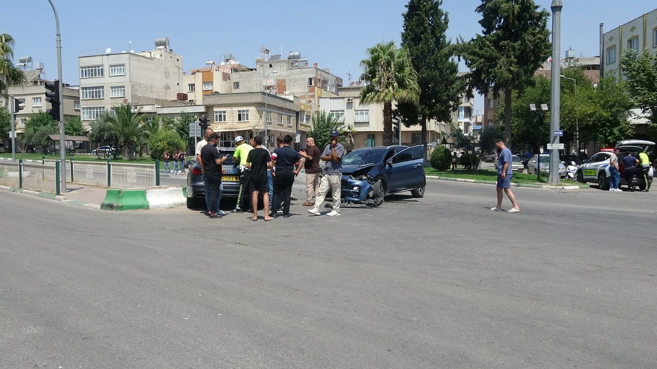 Kilis'te Mercidabık Caddesi'nde trafik kazasında dört kişi yaralandı