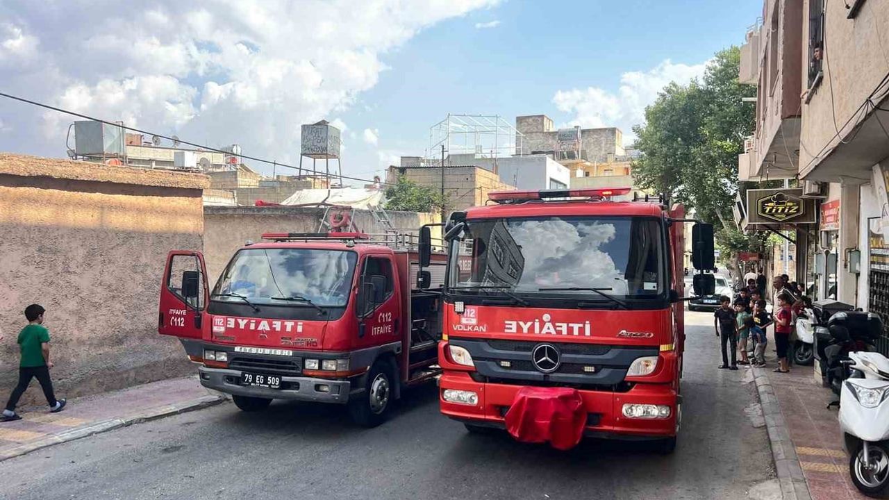 Kilis’te metruk evde çıkan yangın itfaiyenin hızlı müdahalesiyle kontrol altına alındı