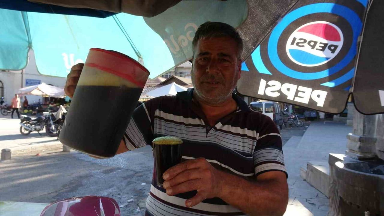 Kilis'te serinleten gelenek: günlük 400 bardağa ulaşan meyan şerbeti