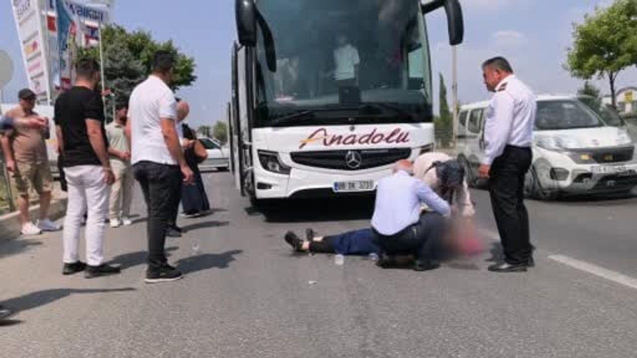 Kimliği belirsiz kadın Bursa'da otobüsün çarpmasıyla ağır yaralandı