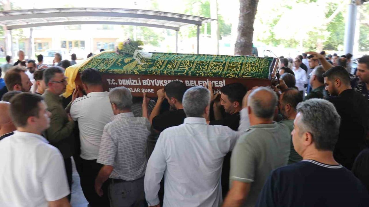 Kınıklı'da yolda yürürken yaşamını yitiren Arzu Acunsöz törenle uğurlandı