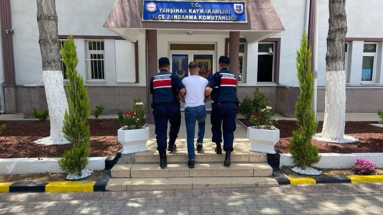 Kırıkkale'de 7 yıl 10 ay cezası bulunan hükümlü jandarmaya teslim edildi