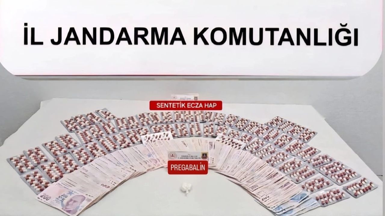 Kırıkkale'de ev operasyonunda 880 sentetik ecza ve 40 bin lira ele geçirildi