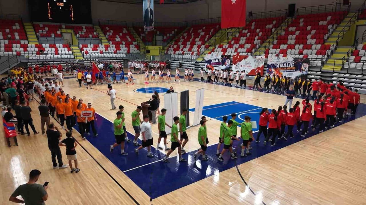 Kırıkkale’de genç hentbolcular ulusal şampiyonluk için mücadele ediyor