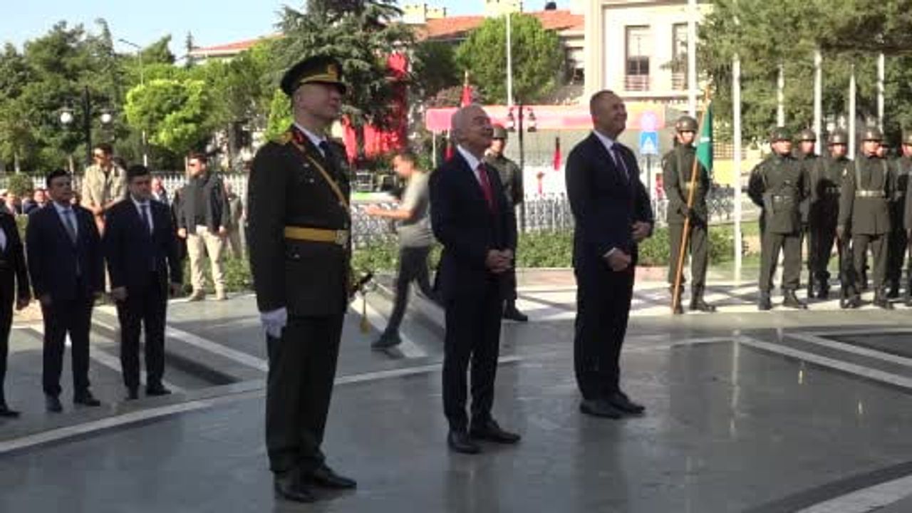 Kırklareli'nde 30 ağustos kutlamaları gençlerin şiiri, mehter ve resmigeçitle taçlandı