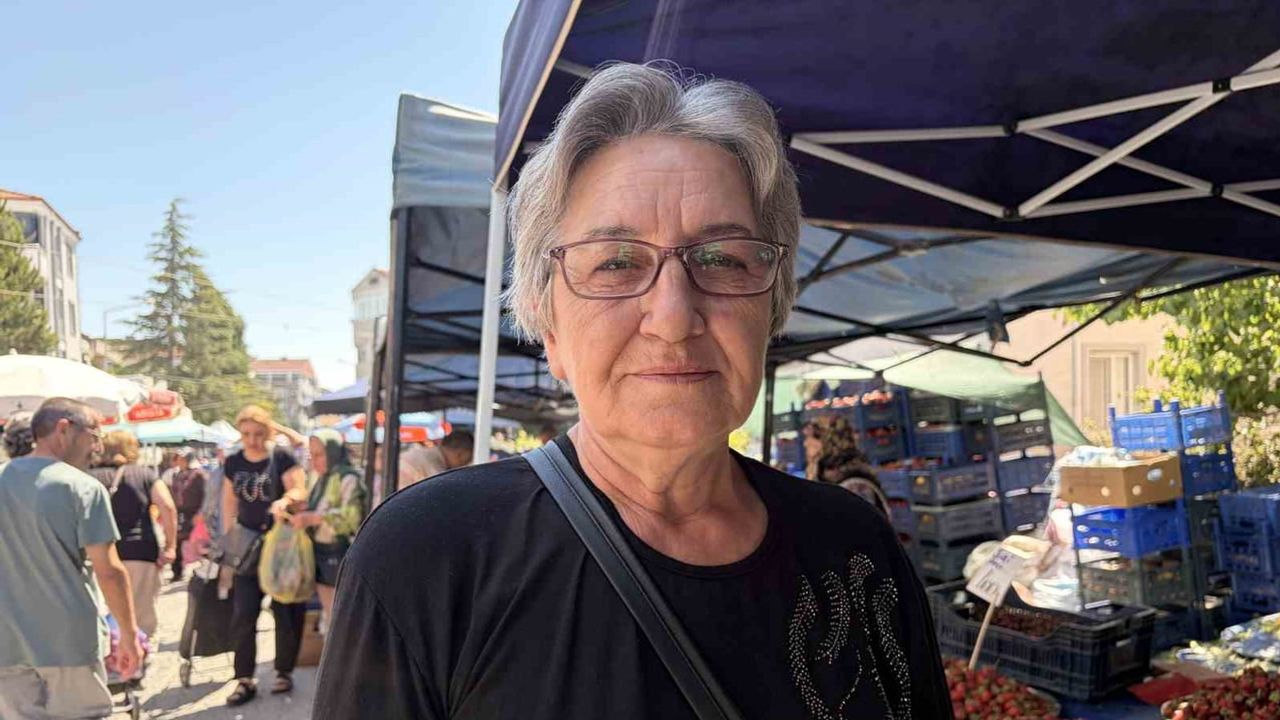 Kırklareli semt pazarlarında hem tezgâhın hem alıcının yüzü gülüyor