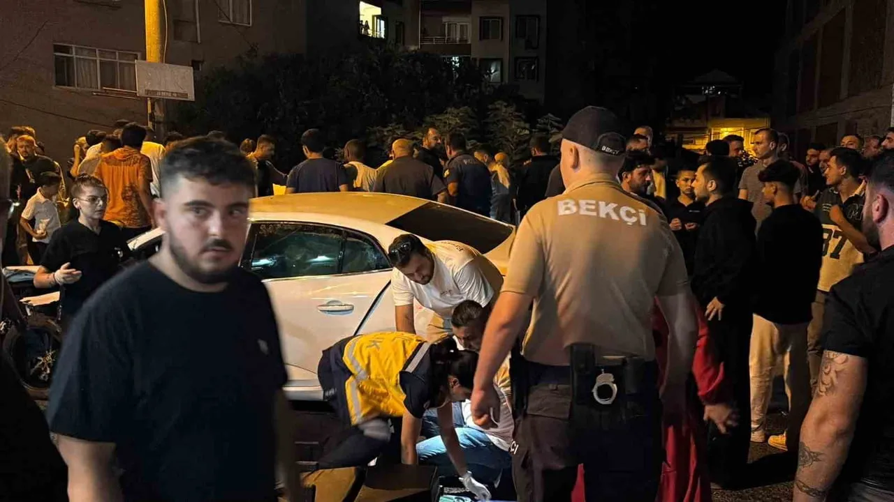 Kırmızı ışık iddiası sonucu üç araca çarpan otomobil 5 kişiyi yaraladı