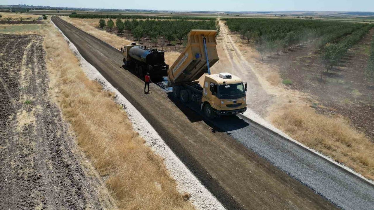 Kırsal güzergâhta 5 buçuk kilometrelik yol sathi asfaltla yenilendi