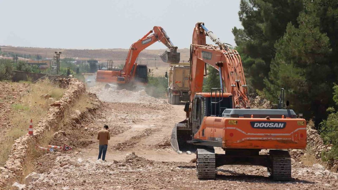 Kırsal mahalleleri birbirine bağlayan 29 kilometre yol sıcak asfalta kavuşuyor