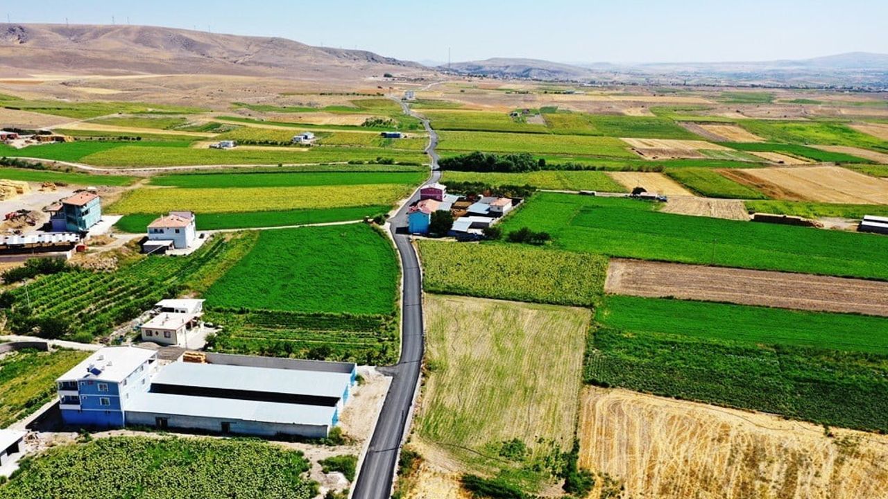 Kırsalda model belediyecilikle Kocasinan'ın mahalleleri güçleniyor