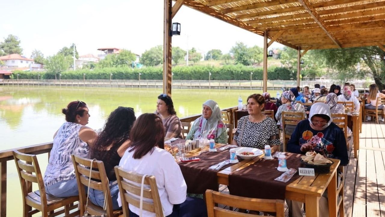 kırsaldan gelen kadınlar Acıpayam'ın zenginliklerini birlikte keşfediyor
