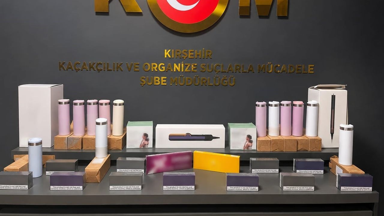 Kırşehir'de araç aramasında 130 paket ısıtılmış tütün ve çok sayıda kaçak eşya bulundu