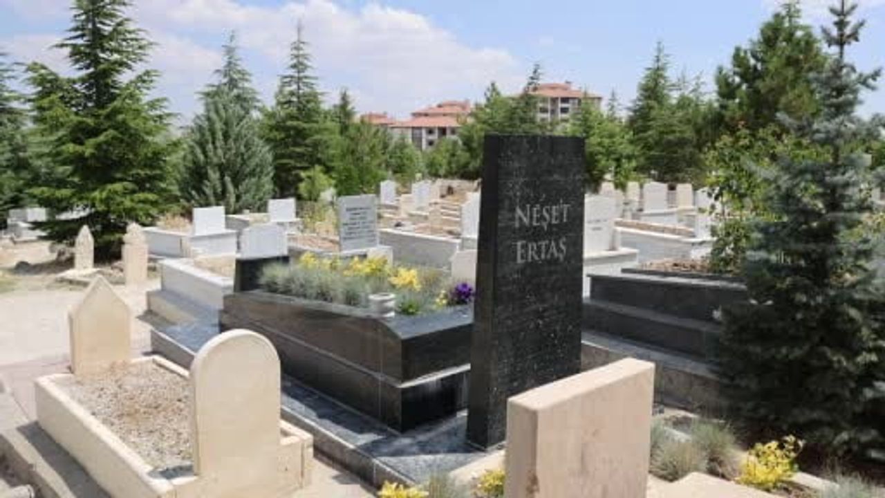 Kırşehir'de Neşet Ertaş festivali kabir ziyaretleri ve dualarla başladı