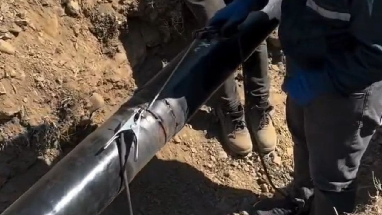 Kış gelmeden 36 yıllık su isale hattı yenileniyor, ilk kaynağı başkan yaptı