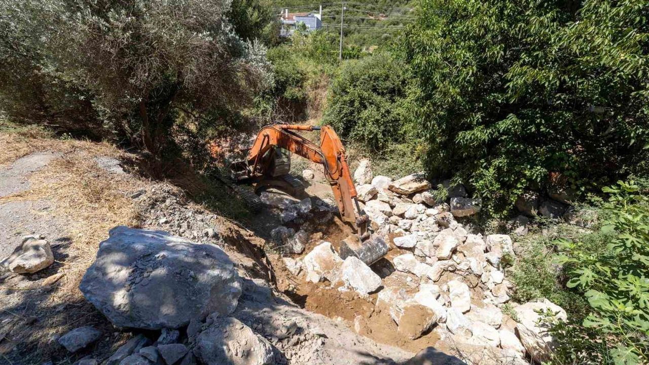 Kıyı ilçelerde dere ıslahlarıyla sel riskine karşı İZSU yatırımı