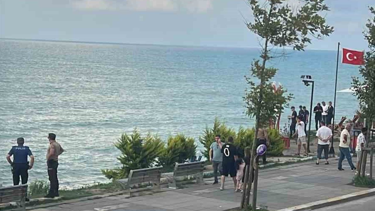 Kıyıya vuran iha Akçakoca sahilinde kısa süreli paniğe neden oldu