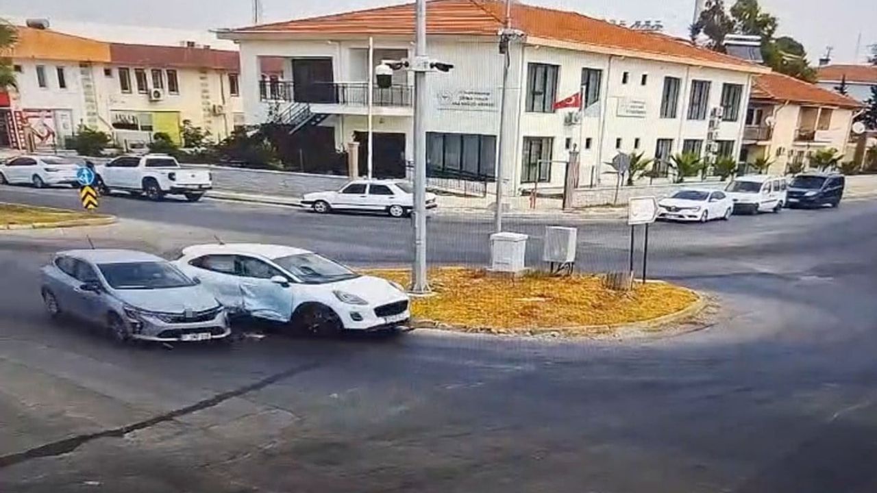Kızılağaç turizm yolunda kavşak çarpışması güvenlik kamerasına yansıdı