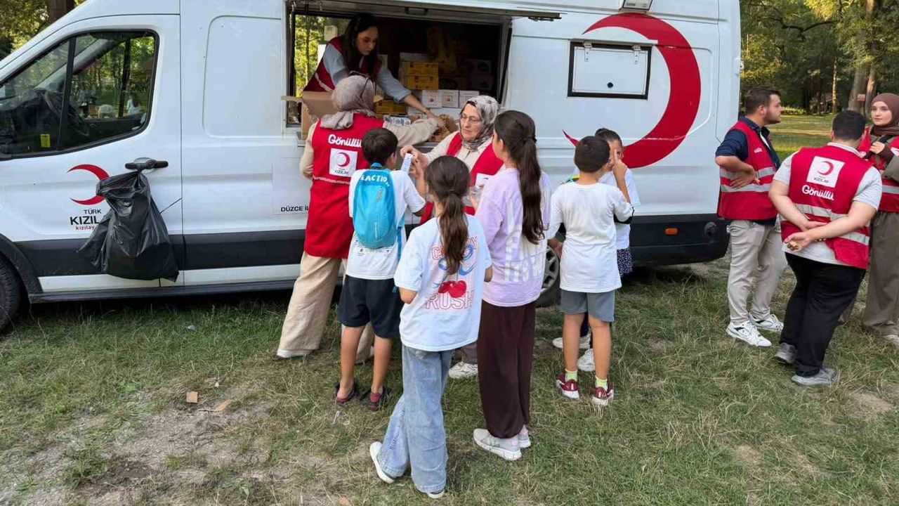 Kızılay kadın kolları öğrencilerin yaz coşkusunu paylaştı