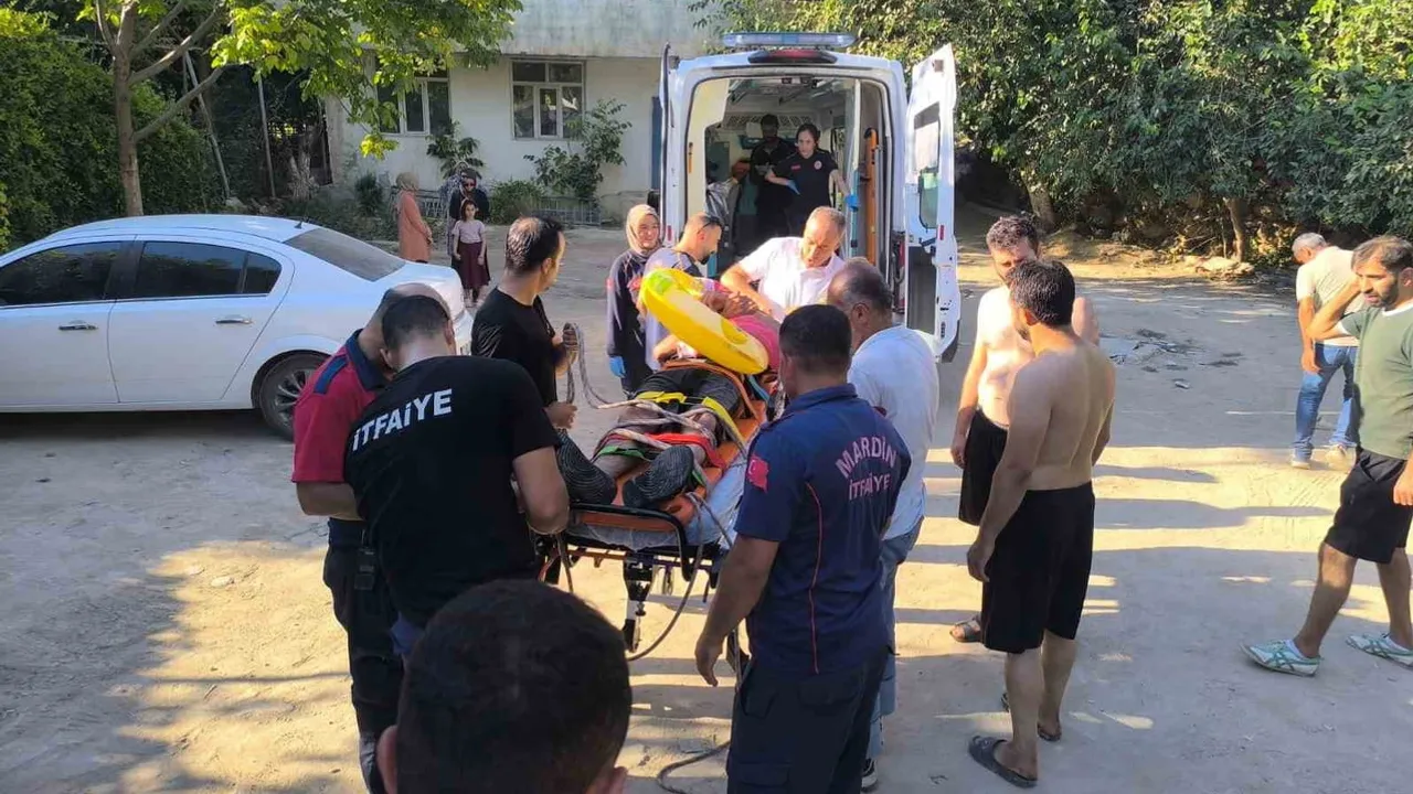 Kızıltepe'de kayalıkta mahsur kalan yaralı itfaiye tarafından çıkarıldı