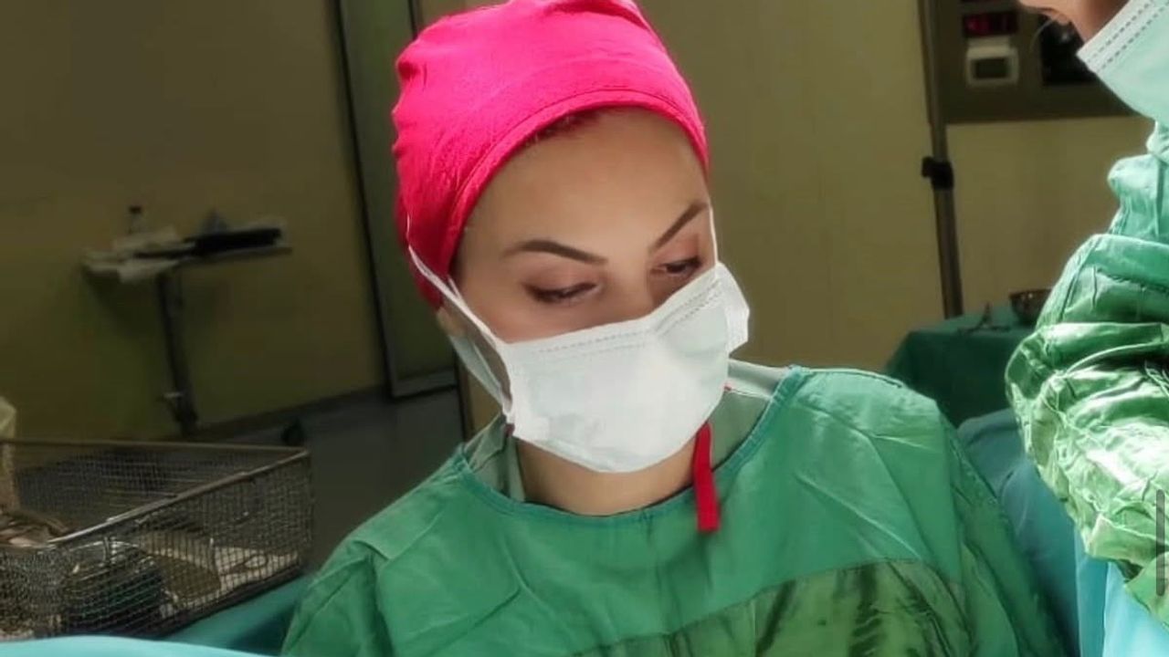 Kliniğinde kalp krizi geçiren Op. Dr. Özlem Gültekin son yolculuğuna uğurlandı