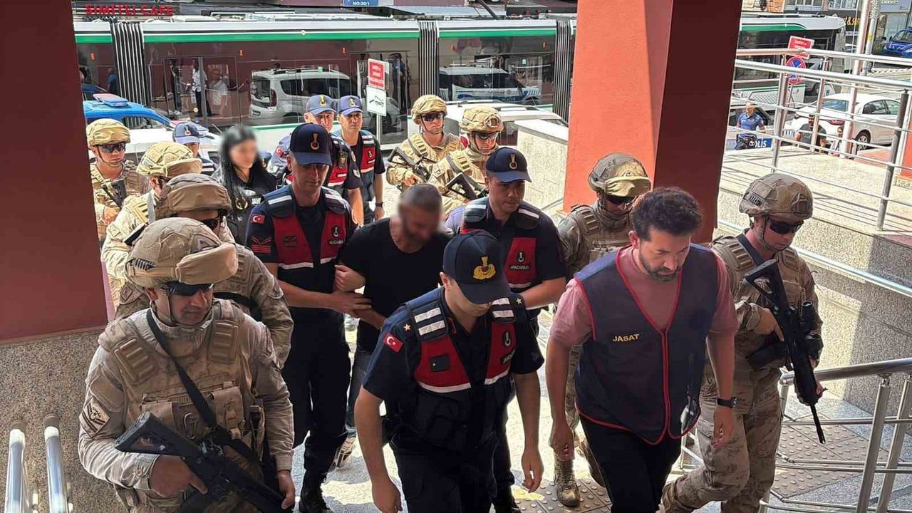 Kocaeli’de 1,5 yıllık takip sonrası firari şüpheli Yunanistan’a kaçarken yakalandı