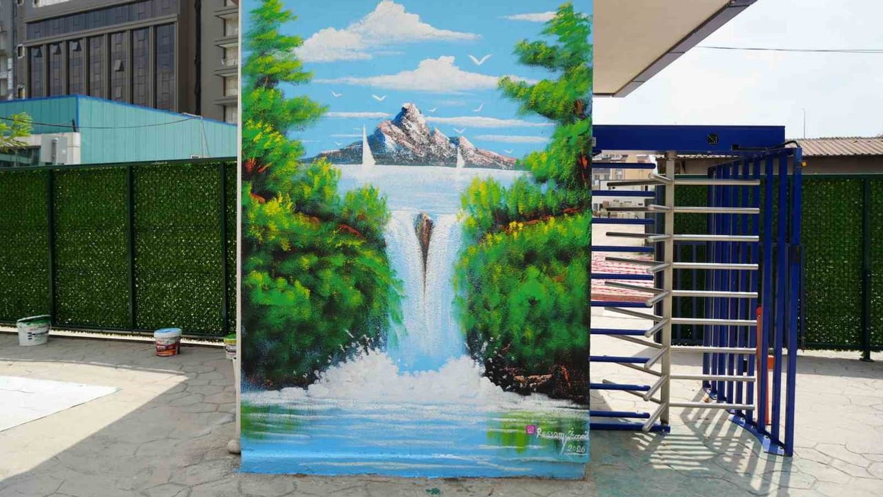 Kocaeli'de boş duvarları doğa tablosuna çeviren ressam