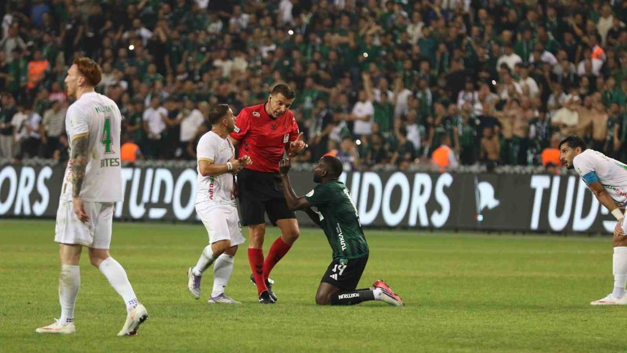 Kocaelispor yarıda berkan kutlu ile 1-0 önde