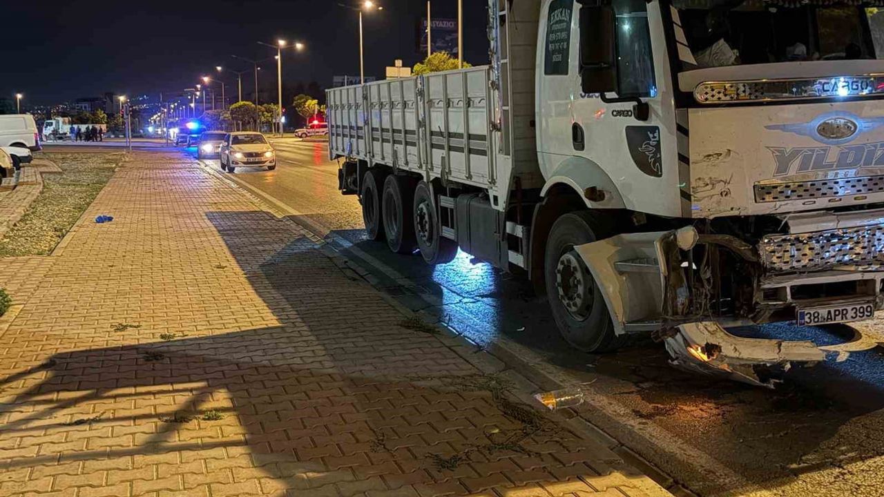 Kocasinan'da çarpışma: otomobil takla attı, yaralanma olmadı