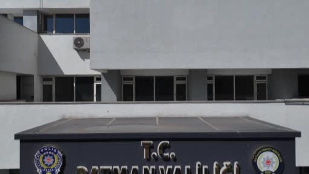 Kolundaki alçıya sakladığı 1 kilo metamfetaminle yakalanan şüpheli tutuklandı