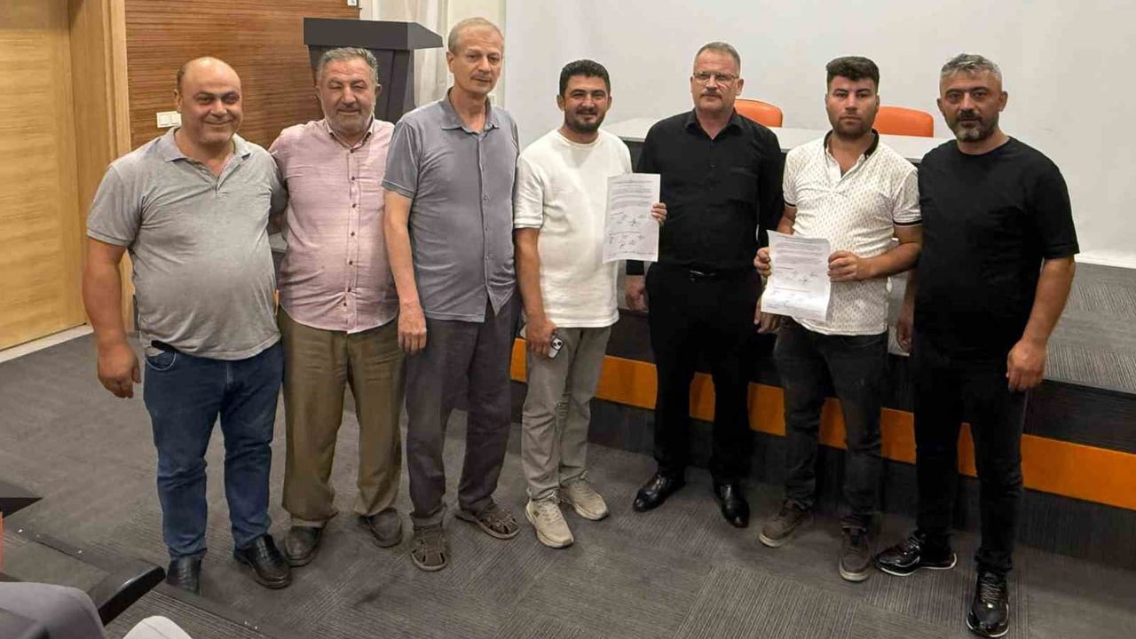 Komisyonlar kapı önünde: Kula'da belediye binası dışında ilk toplantı