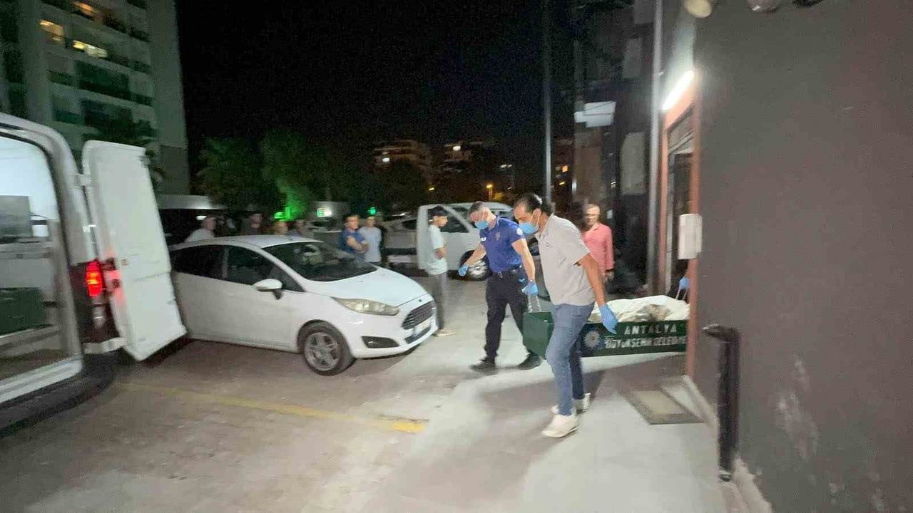 Komşuların fark ettiği koku Antalya'da iki haftalık yalnızlığı ortaya çıkardı: Norveç asıllı adam evinde ölü bulundu