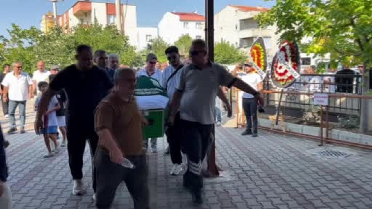 Komşunun ilaçlaması iddiasıyla 9 yaşındaki Yusuf Talha son yolculuğuna uğurlandı