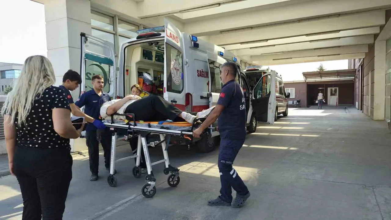 Kontrolden çıkan otomobil İndere TOKİ yolu'nda bariyerlere çarptı