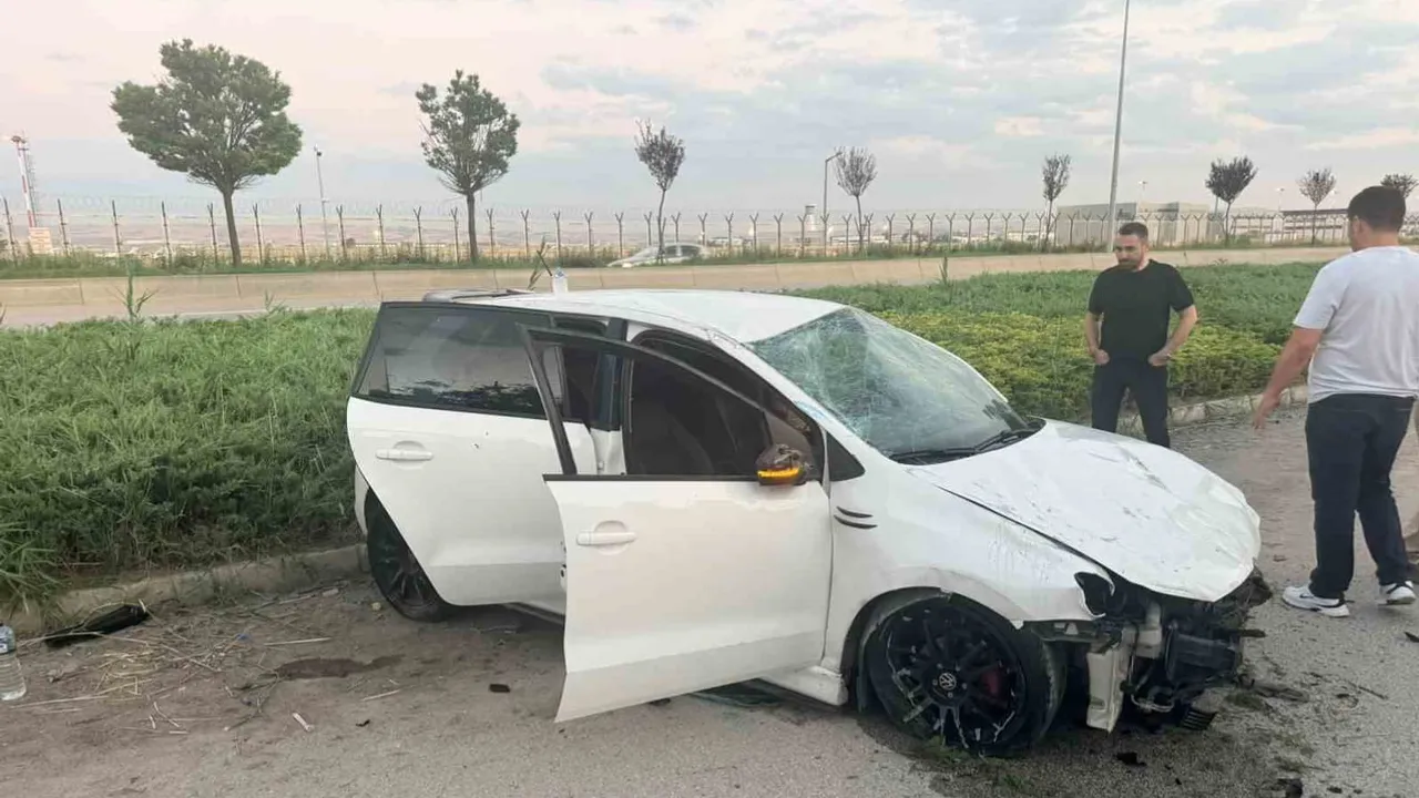 Kontrolden çıkan otomobil takla attı: iki kişi yaralandı