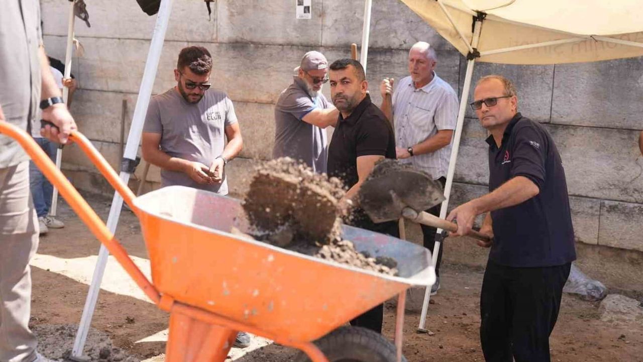 konuralp antik tiyatrosunda restorasyon öncesi son düzenlemeler tamamlanıyor