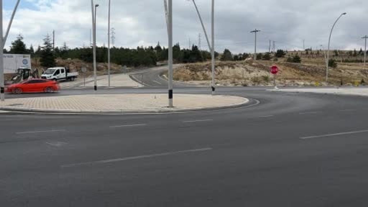 Konya'da park alanından çıkan otomobille çarpışan motosiklet sürücüsü yaşamını yitirdi