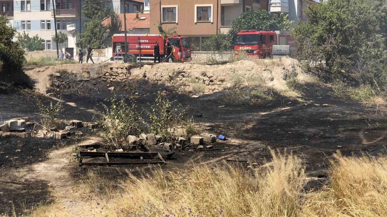 Konya'da Pirebi Mahallesi'ndeki atık yangını mahallede paniğe neden oldu