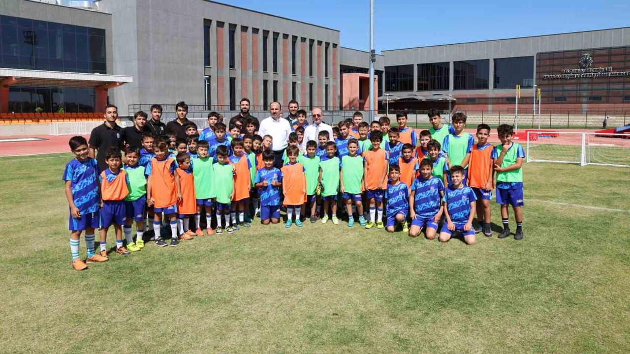 Konya'da spor altyapısına yatırım: başkanlar sporcu seçme merkezinde gençlerle buluştu