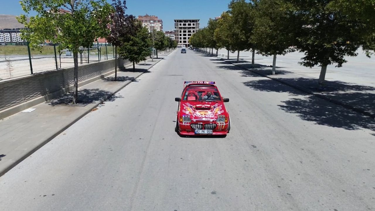 Konya ustası hayalini gerçeğe dönüştürdü: aracı Şimşek McQueen’e benzetti