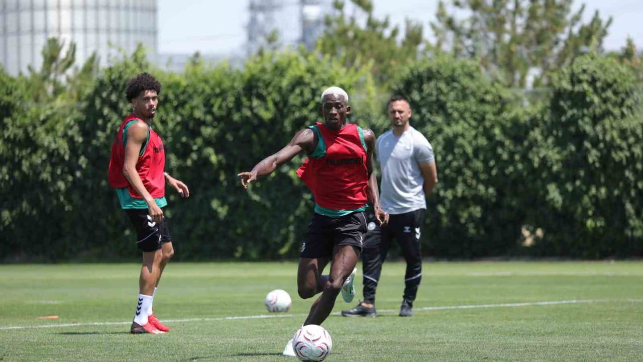 Konyaspor Fenerbahçe karşılaşması öncesi saha ve salon dengesini kuruyor