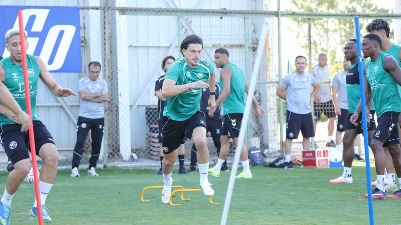 Konyaspor rize sınavına hazır: Enis Destan takımla ilk antrenmanını yaptı