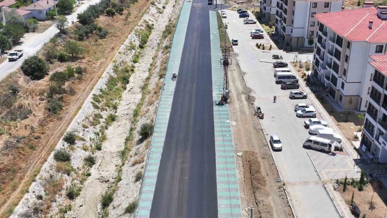Köprübaşı tarihinde ilk sıcak asfaltle ulaşımda yeni dönem başladı