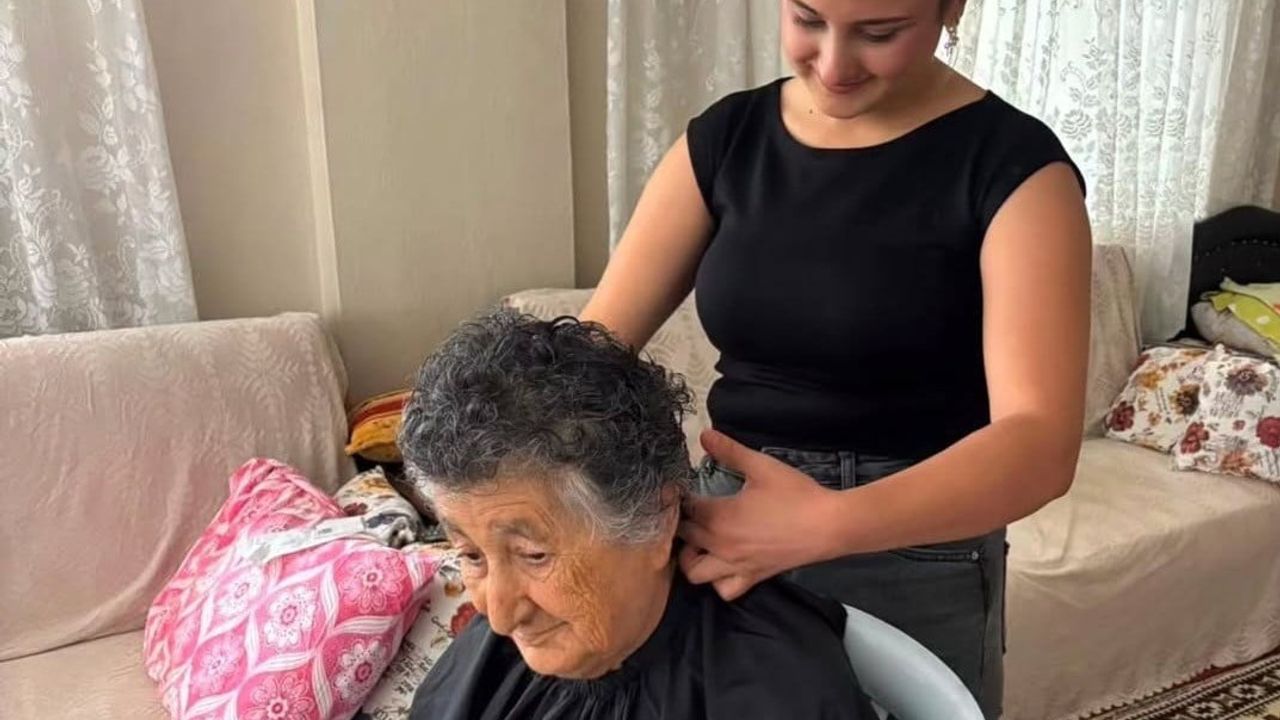 Köşk'te kuaförlük öğrencileri evde saç bakımıyla tebessüm dağıttı