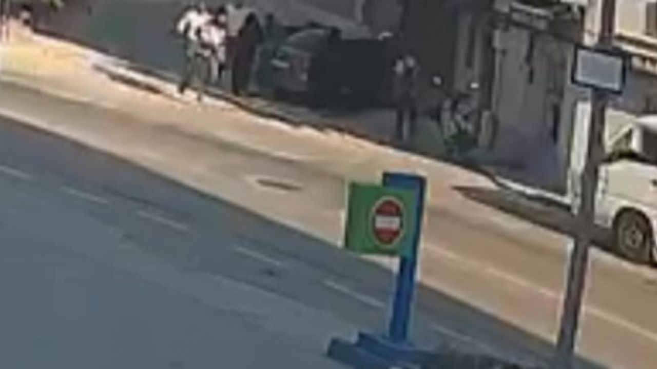 Kovalamaca duvara ve bariyerlere çarparak bitti: Edirne'de iki araçtaki şüpheliler yakalandı